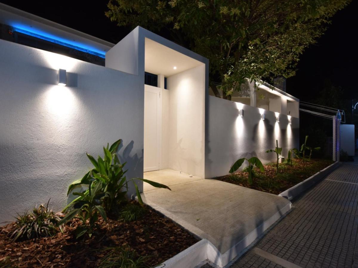 4 Elements Seaside Luxury Suites By Rentalspro Services Nea Moudania Halkidiki 외부 사진